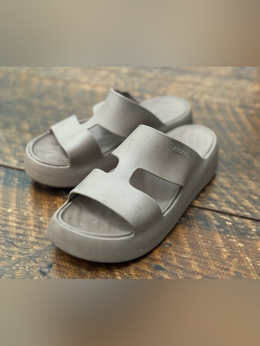 CROCS Neutral Taupe Comfort Platform Slide Size 7 - Picture 2 of 4